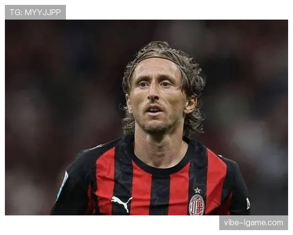 琼阿梅尼与莫德里奇对比:经验差距如何影响中场角色与结构 琼阿梅尼与莫德里奇对比:经验差距如何影响中场角色与结构