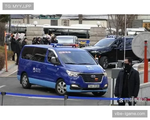 刚看到翁泓阳训练完直接钻进豪车，身边阵仗比明星还齐，离谱