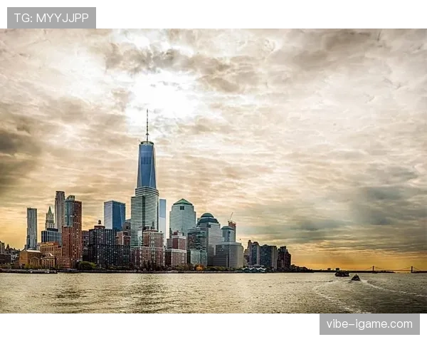 看到熊朝忠出门那身，围巾的价码能付我半年房租，心态崩了